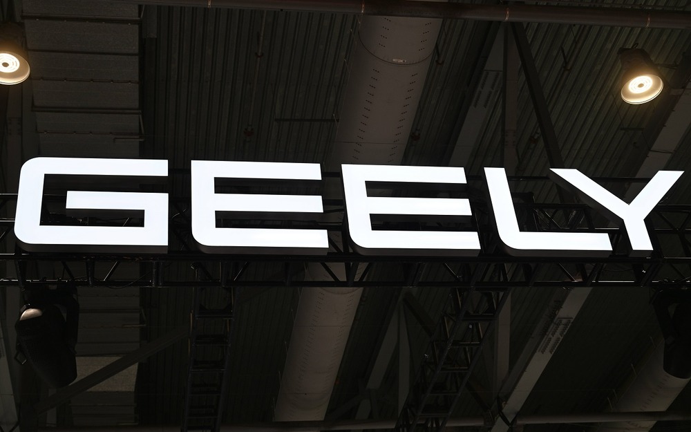 Geely переписала цены на свои авто в России