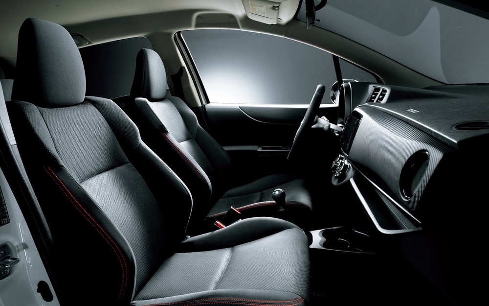 Интерьер Toyota Vitz