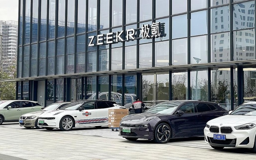 Новая версия крутого внедорожника Zeekr готова к выходу на рынок: первое фото