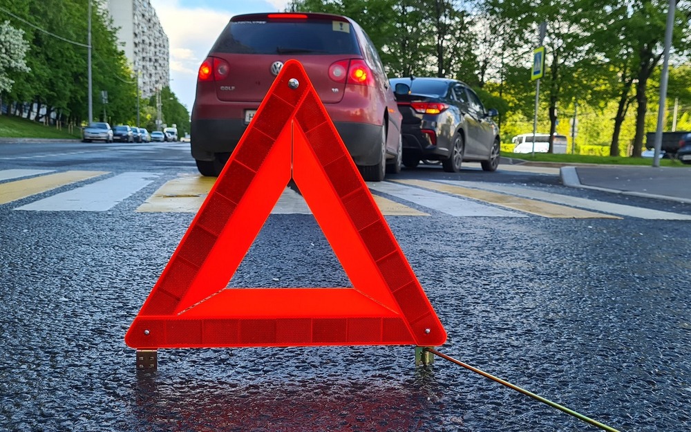 Теряют бдительность: водители с каким стажем чаще всего попадают в аварии