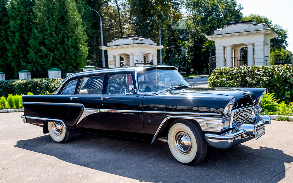 Поздняя серийная Чайка ГАЗ-13.