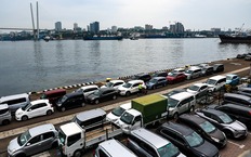 Россияне массово везут автомобили через Владивосток