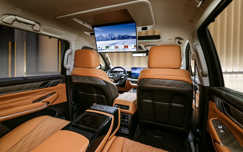 Интерьер Tank 500