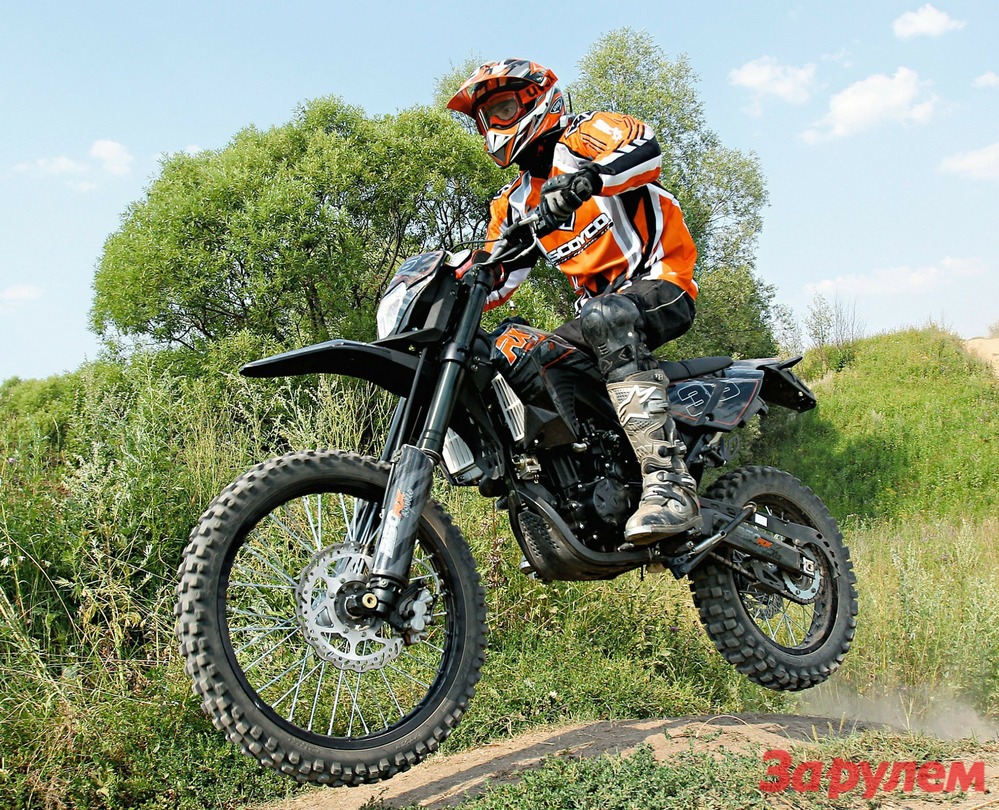 Apollo A36BW250T: эндуро, 2010 г., 249 см³, 18 л.с., 118 кг, 99 000 руб.
