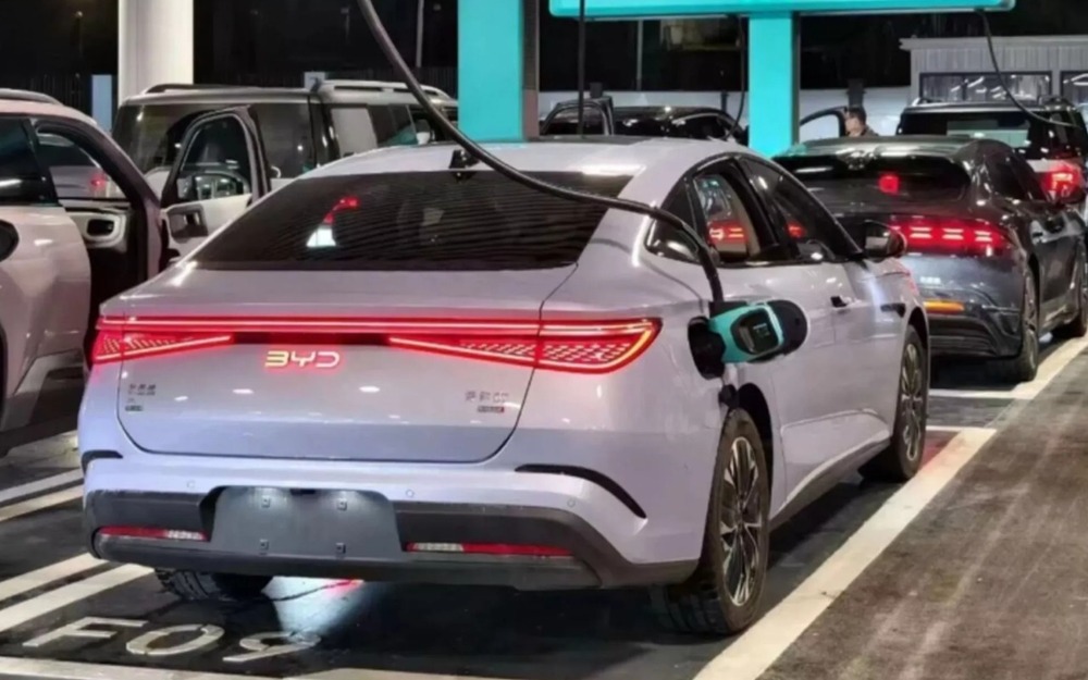 BYD обещает запас хода в 500 км за 5 минут. BMW: внимательно читайте мелкий шрифт