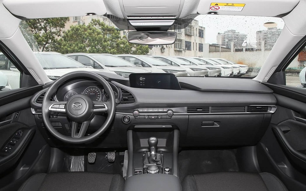 Интерьер Mazda 3 Axelia 2025
