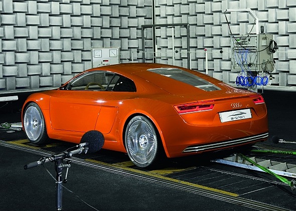 Проверка электрокаров Audi на звуковую безопасность