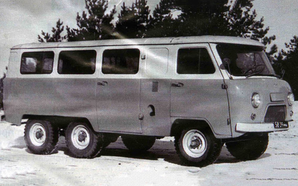 Аналогичный 16-местный микроавтобус тоже не готовили к производству. Он даже не получил отдельного заводского обозначения.