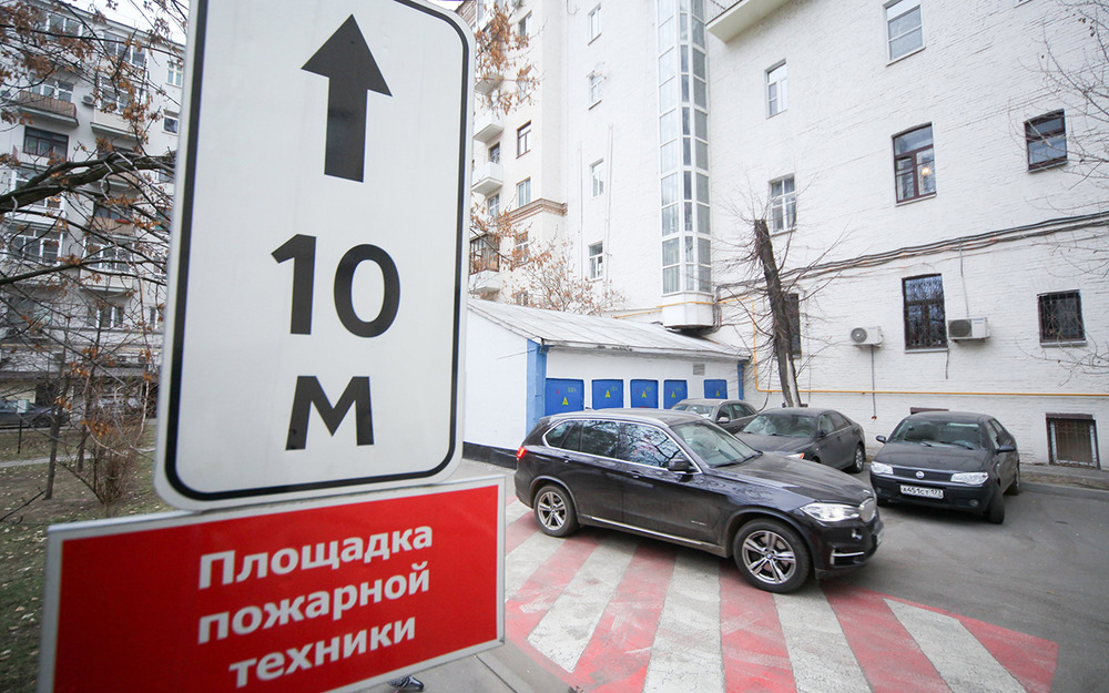 За парковку на «красных квадратах» начнут штрафовать