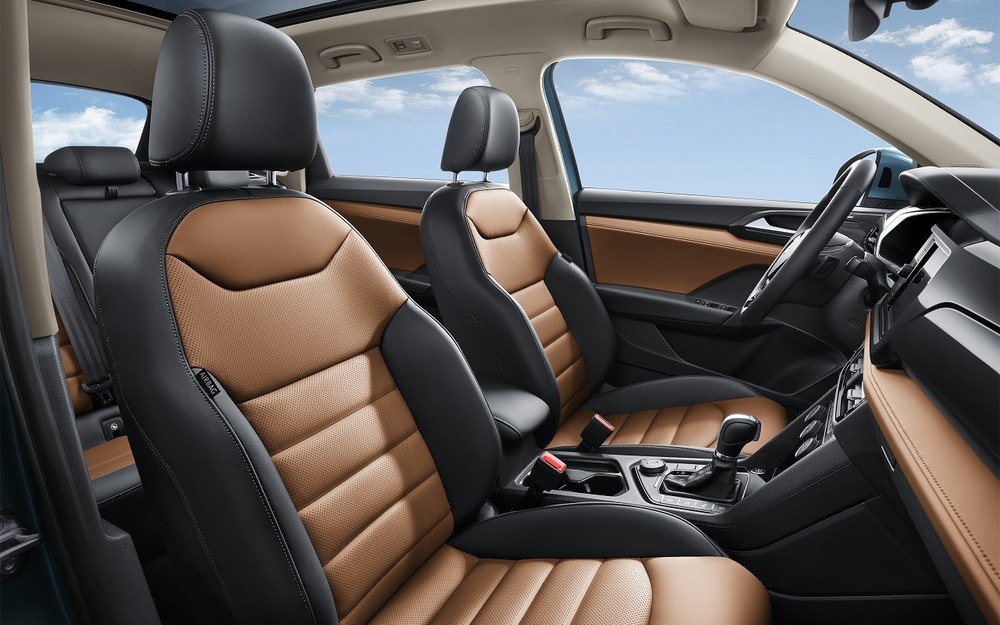 Интерьер Volkswagen Tharu XR