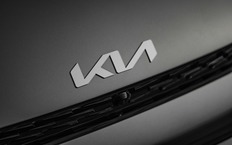 Kia представила новые версии популярных машин, они стали проще и дешевле