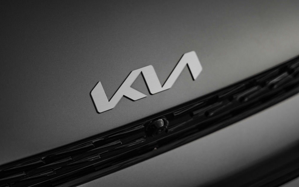 Kia представила новые версии популярных машин, они стали проще и дешевле