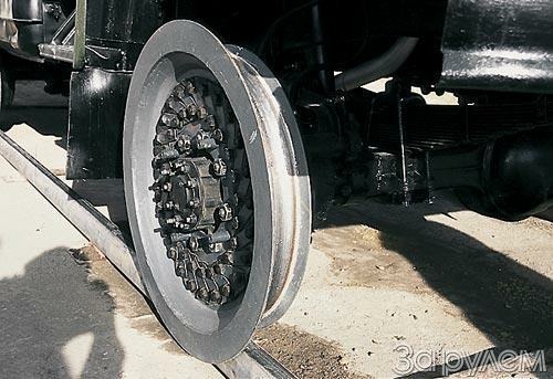 Посмотрите: вот он по канатам идет...