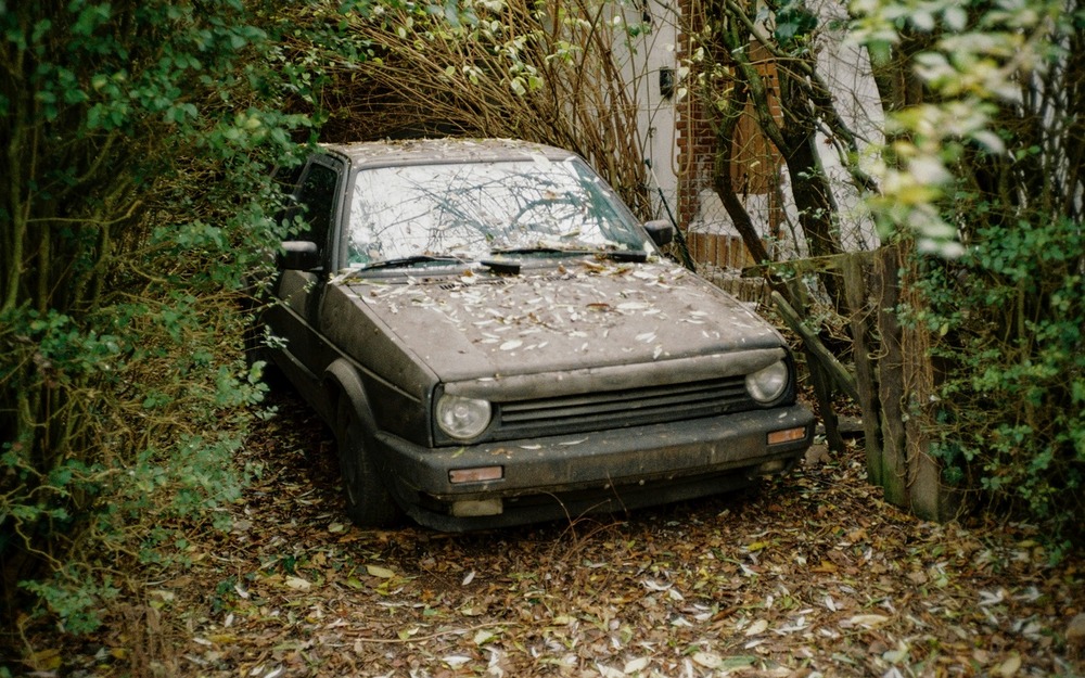 Старые машины будут эвакуировать с улиц «по звонку»