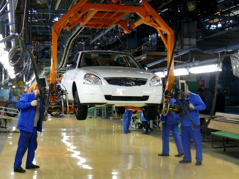 Продажи АВТОВАЗа в 2014 году могут снизиться на 20,5%