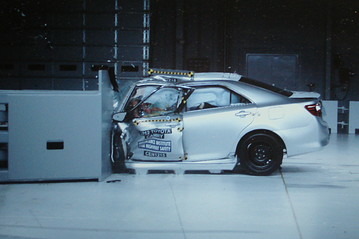 Toyota Camry не прошла новый краш-тест в США