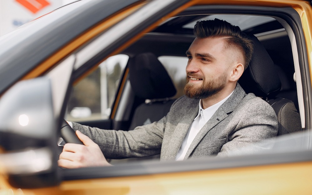 Самозанятых таксистов выведут из-под закона о локализации