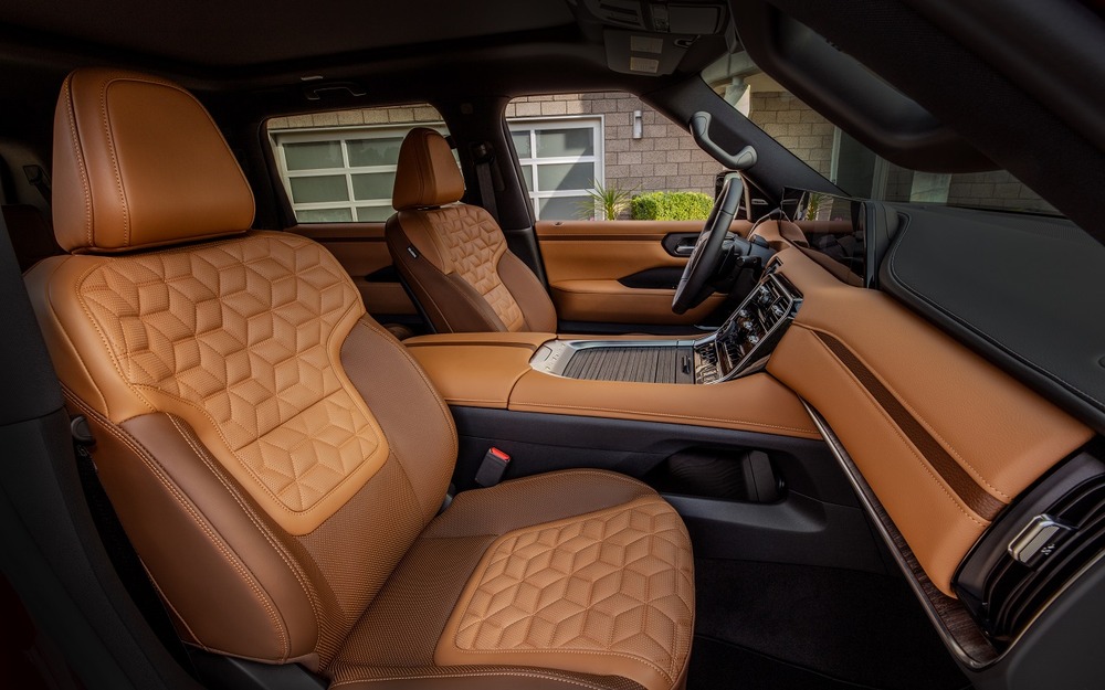 Интерьер Nissan Armada