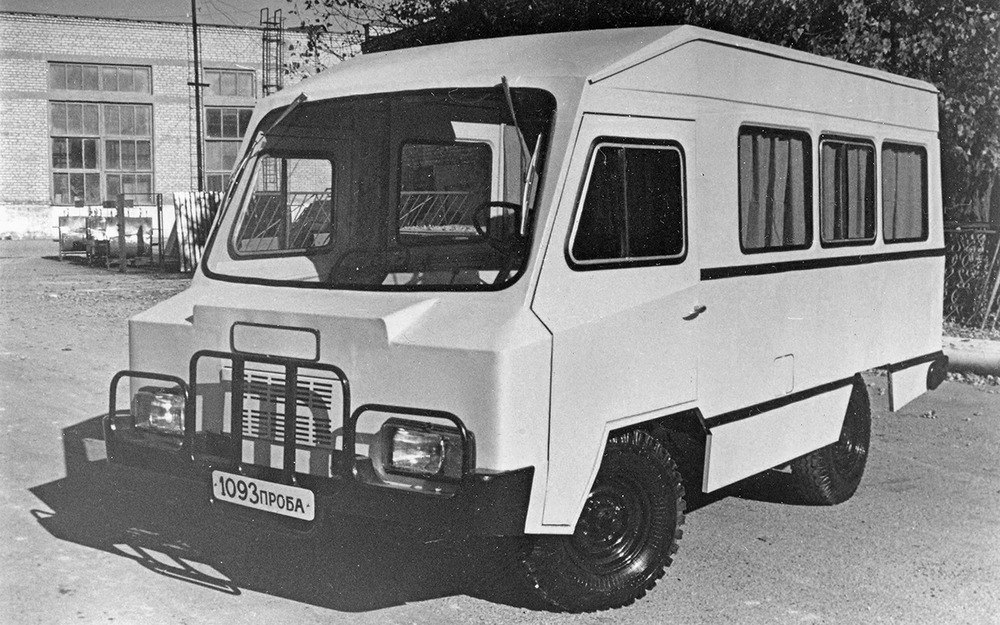 Чтобы понять, насколько гармонична по дизайну «буханка», можно взглянуть на прототип микроавтобуса с оригинальным дизайном, созданный во времена СССР Буденовским машиностроительным заводом.