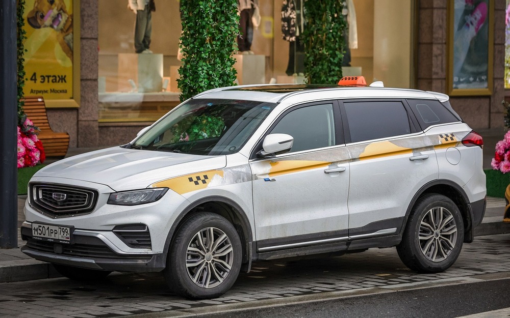 Таксистам хотят запретить долгую стоянку во дворах