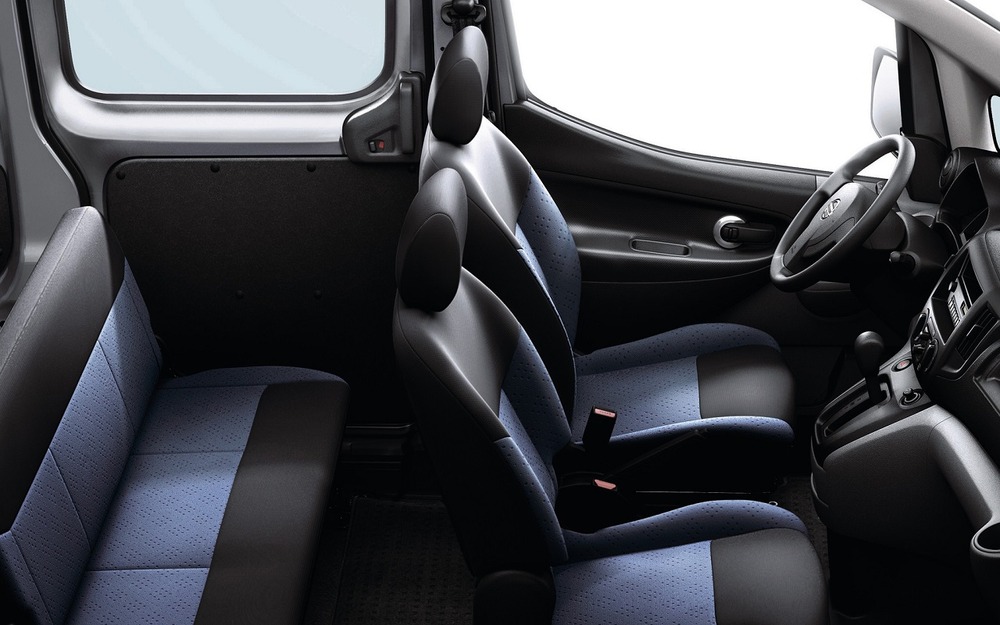 Интерьер Nissan NV200