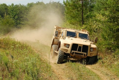 Oshkosh Defense показала в действии броневик будущего