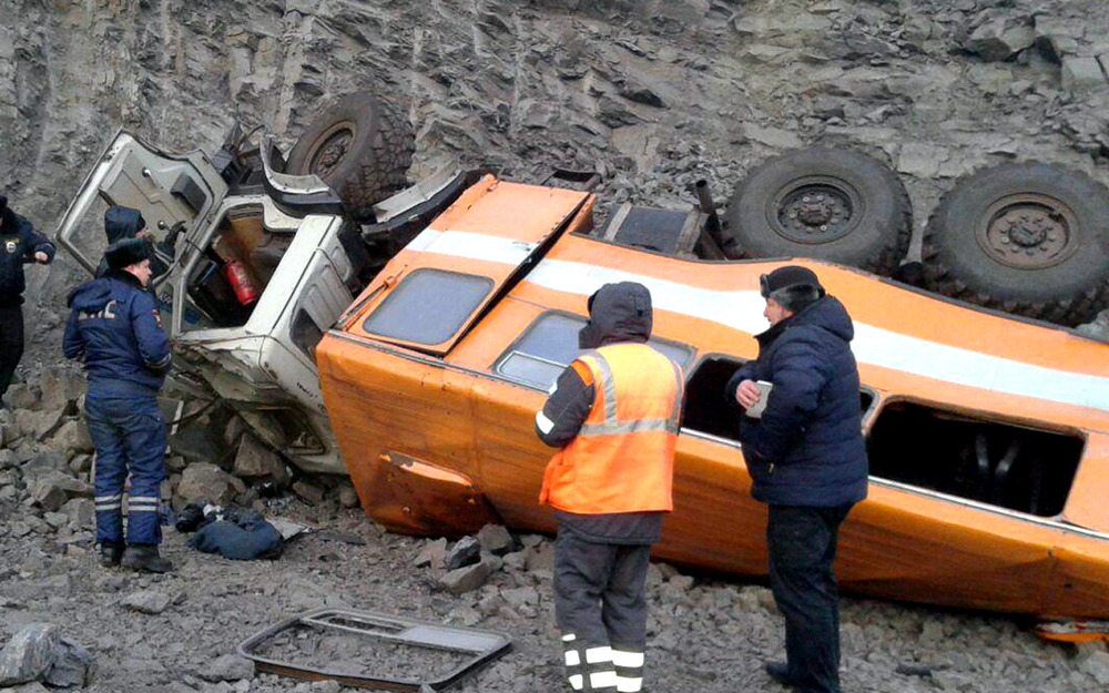 На Кузбассе в ДТП с автобусом погибли 6 человек