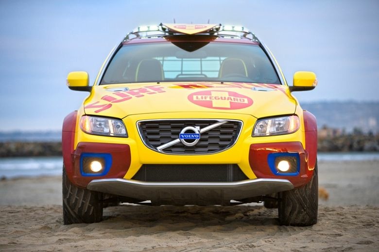 Volvo XC70 примерил костюм спасателя