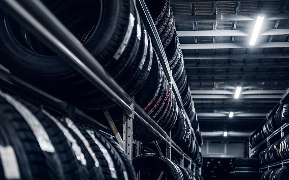 Зима на «липучке»: почему россияне массово переходят на нешипованные шины