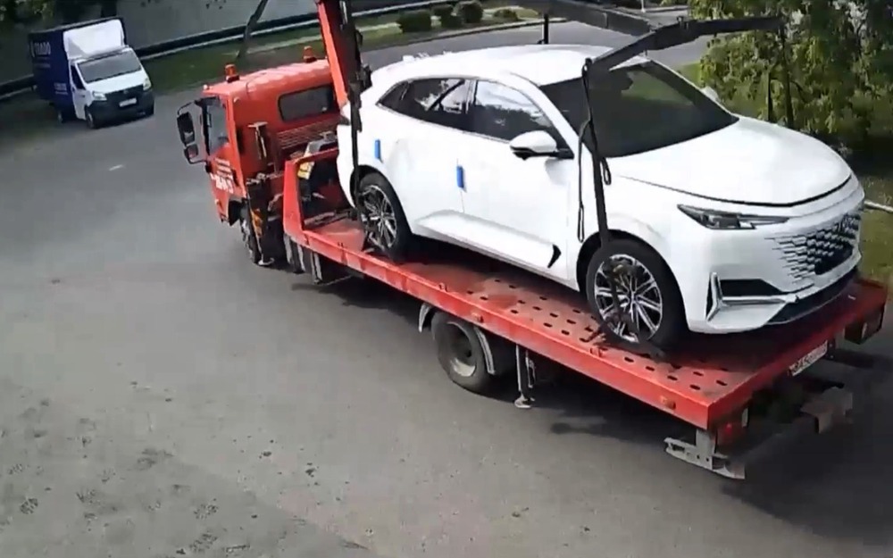 Бывший работник автосалона вывез со стоянки 26 иномарок