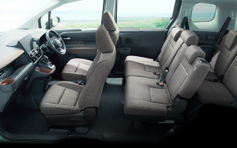 Интерьер Toyota Sienta