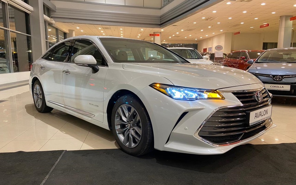 «Старший брат» Toyota Camry приехал в РФ - объявлена цена