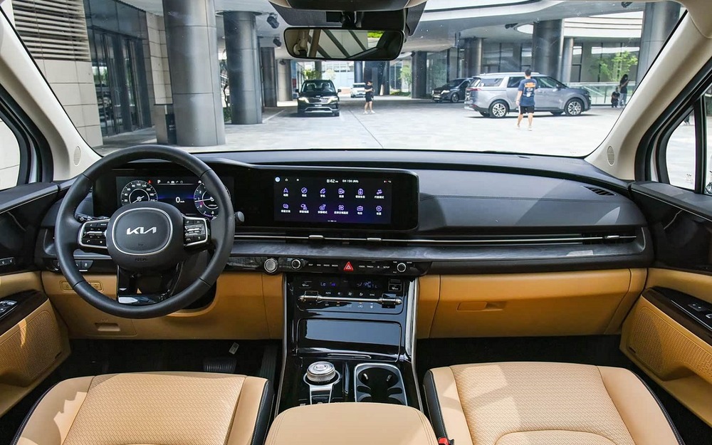 Интерьер Kia Carnival