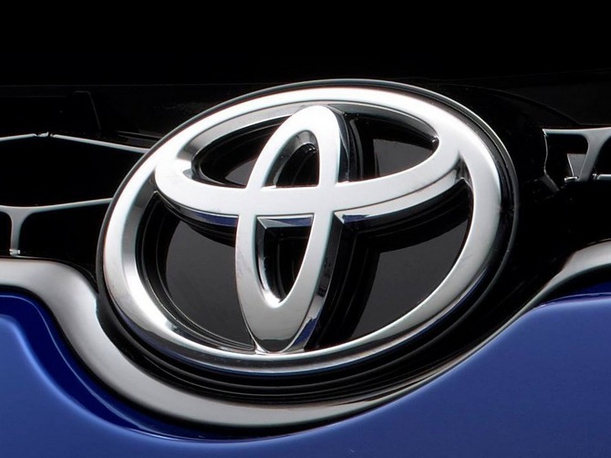 Toyota показала еще немного новой Corolla