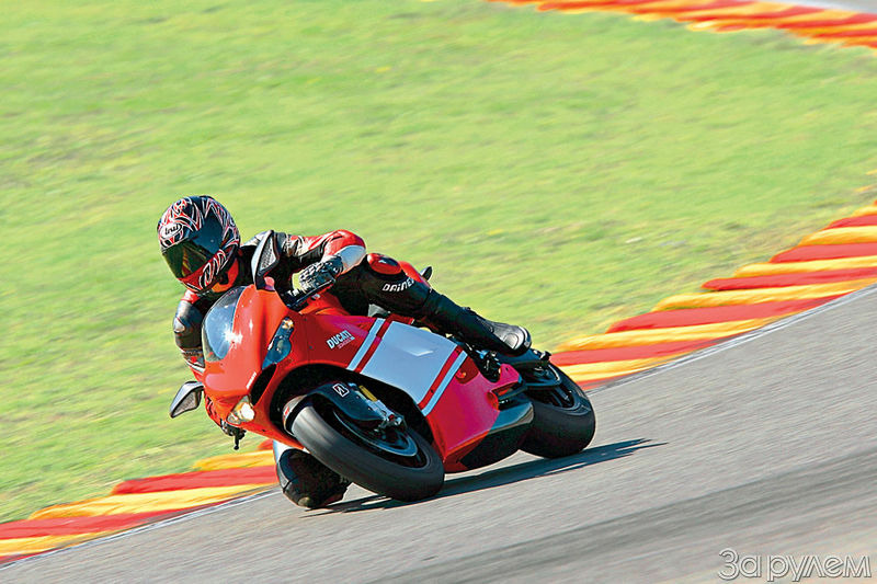 Рядом с треком есть продмаг?