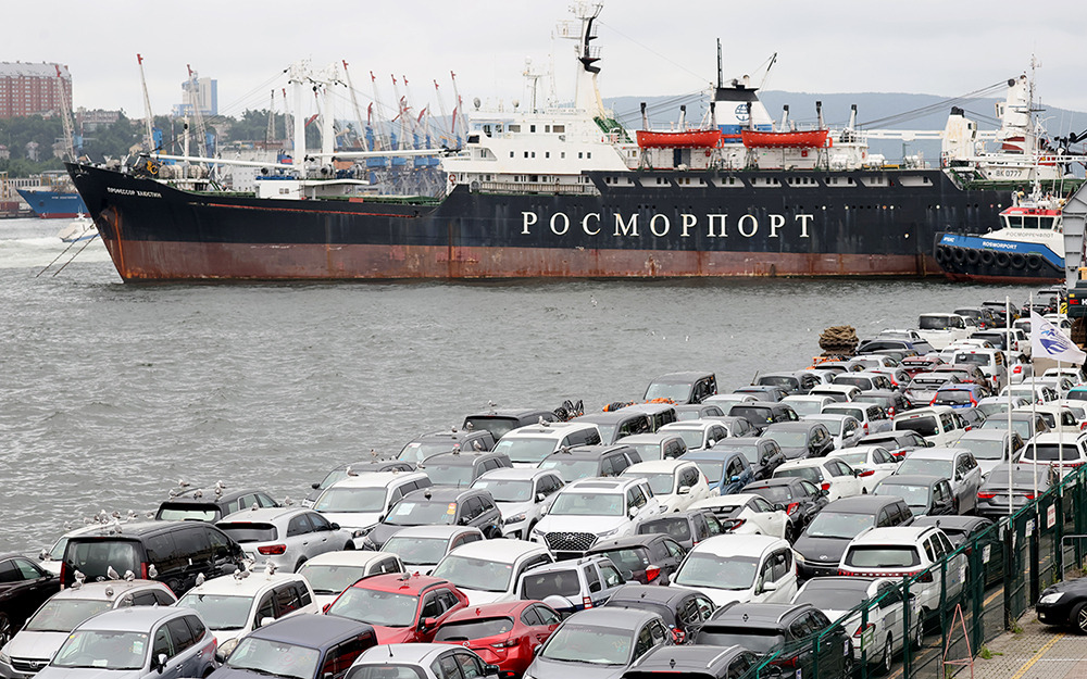 В портах Дальнего Востока появились пробки из судов с автомобилями