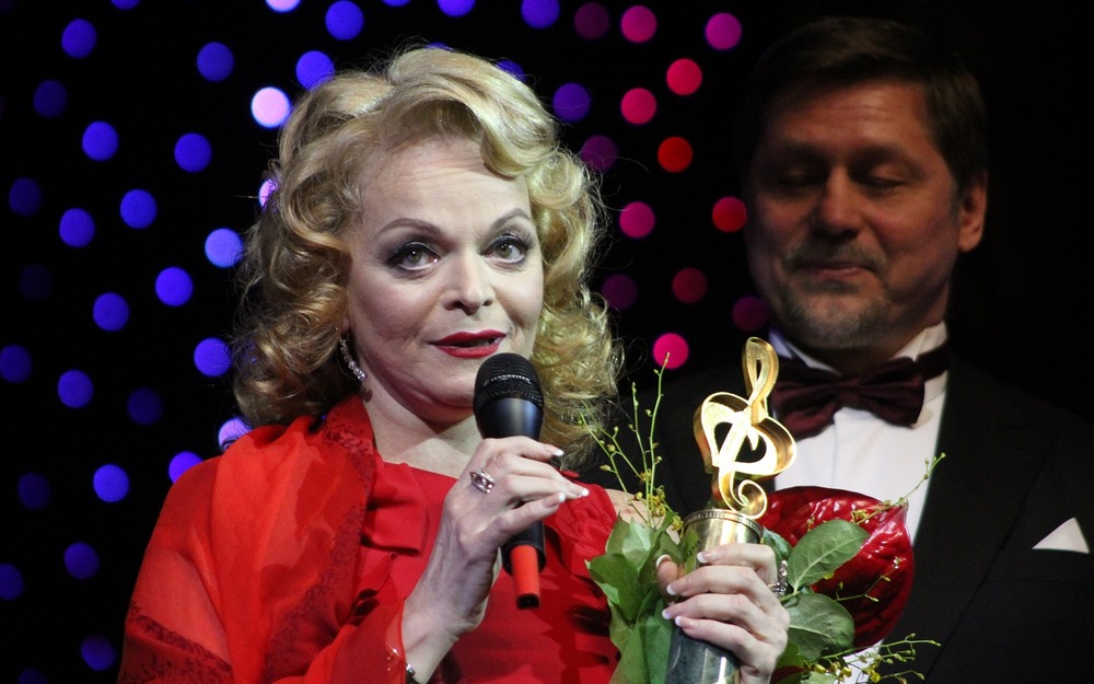 Авто Ларисы Долиной пострадало в ДТП, владелица не пострадала