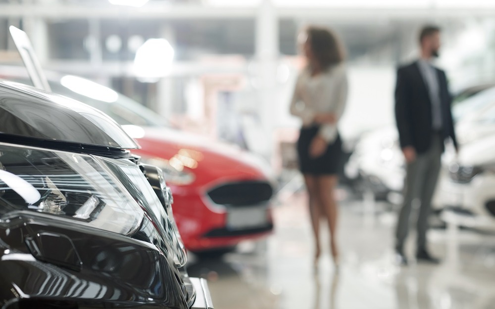 Продажи новых машин в России снова растут: свежая статистика