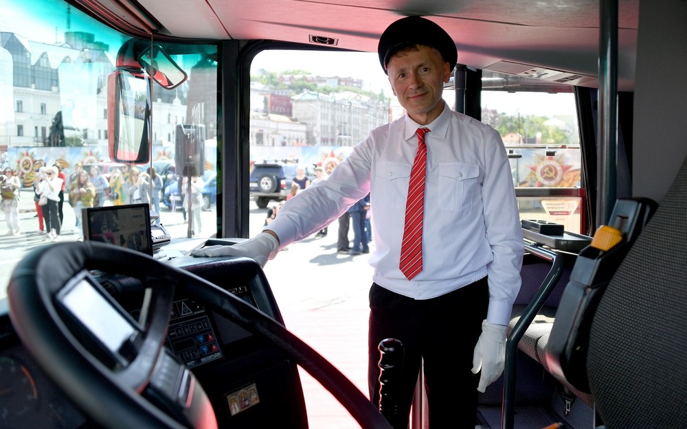 «За рулем» поздравляет работников транспорта с профессиональным праздником