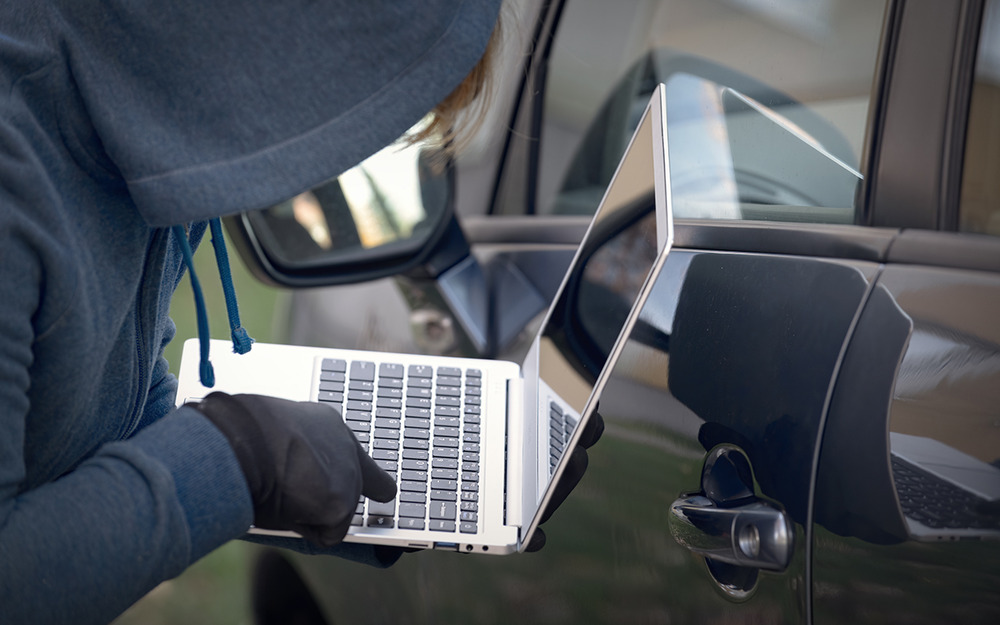 Ваш телефон и кошелек под угрозой: как водителей обманывают прямо на дороге