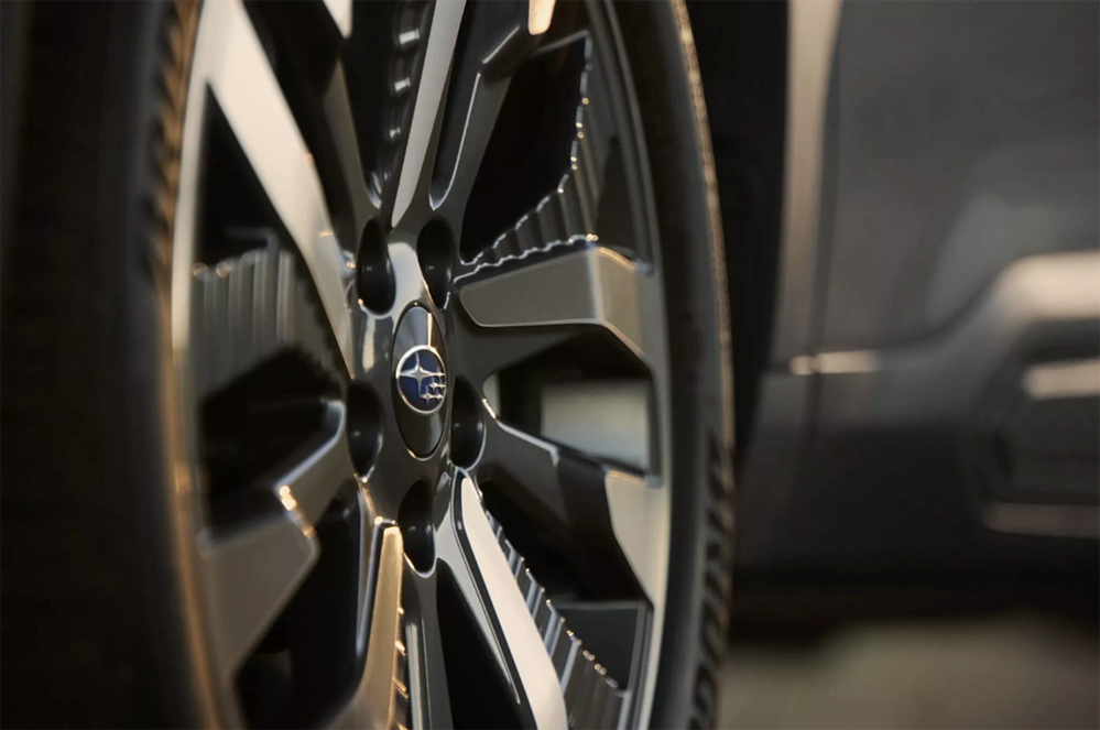 Subaru обнародовала в Сети тизер обновленного кроссовера следующего поколения