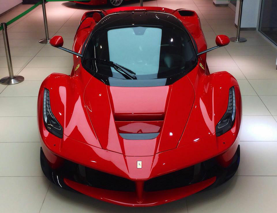 Британец купил LaFerrari и забыл ее у дилера