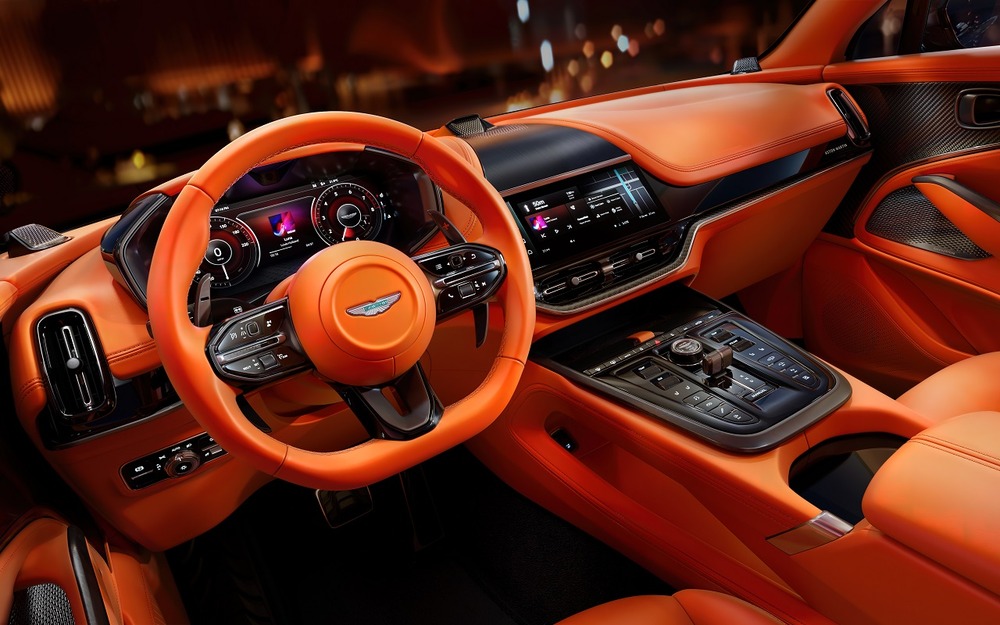 Aston Martin DBX707