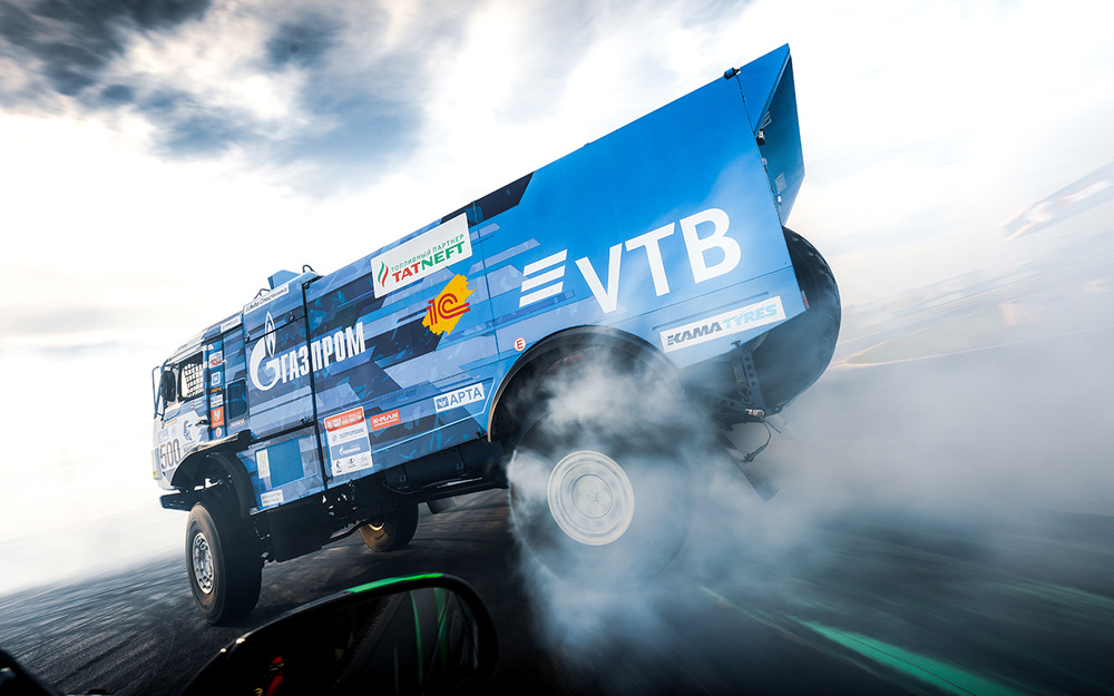 Дрифт на гоночном КАМАЗе и общение с легендами автоспорта: итоги Drift Expo 2025
