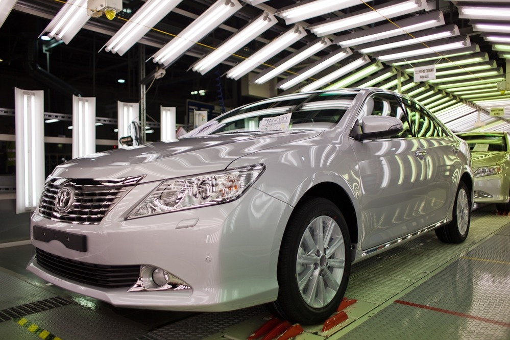 Toyota начала выпускать в России новые Camry 
