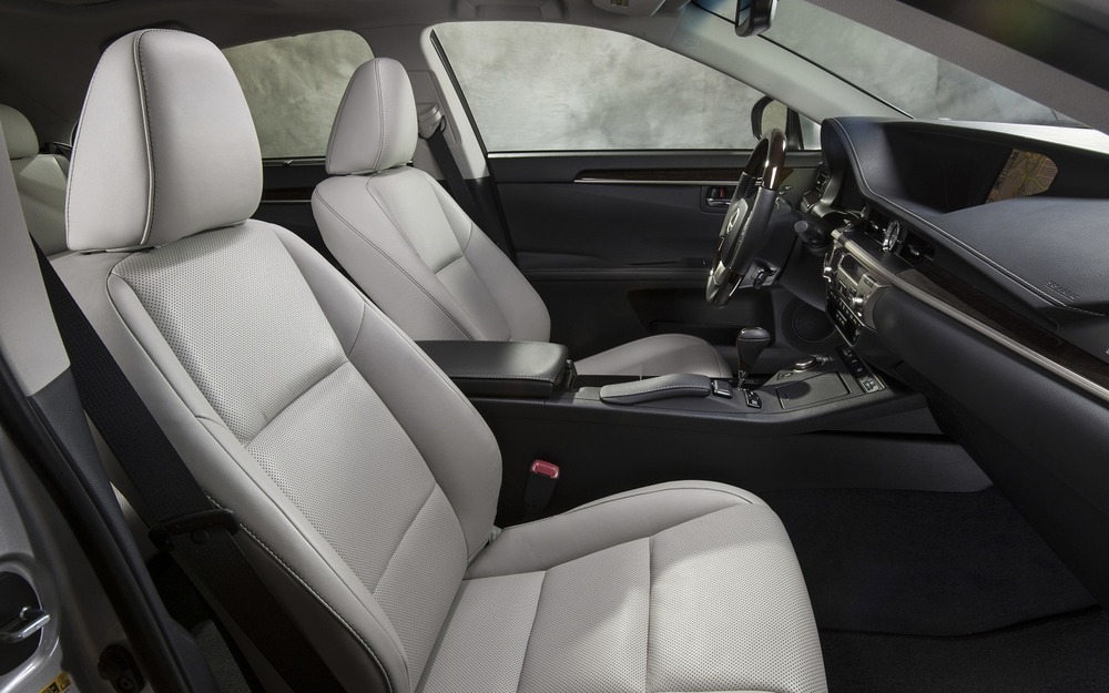 Интерьер Lexus ES