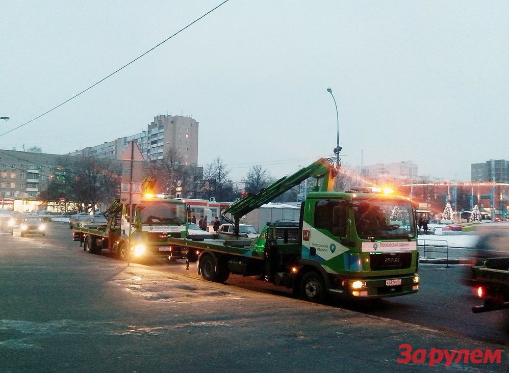 В Москве начали активно эвакуировать машины без номеров 
