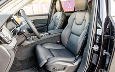 Помимо массы настроек, передние сиденья имеют встроенный массажер.