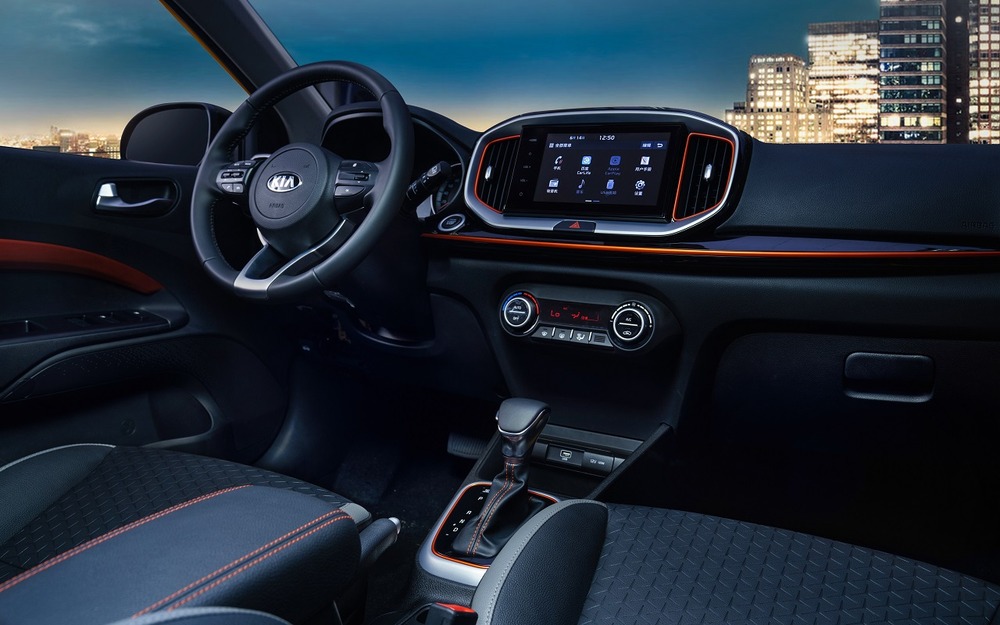 Интерьер Kia KX1