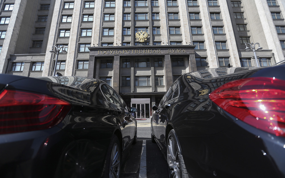 В России резко сократились госзакупки иномарок для чиновников